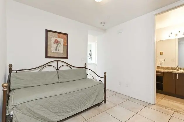 Las Marinas Condominium 401 - Oda