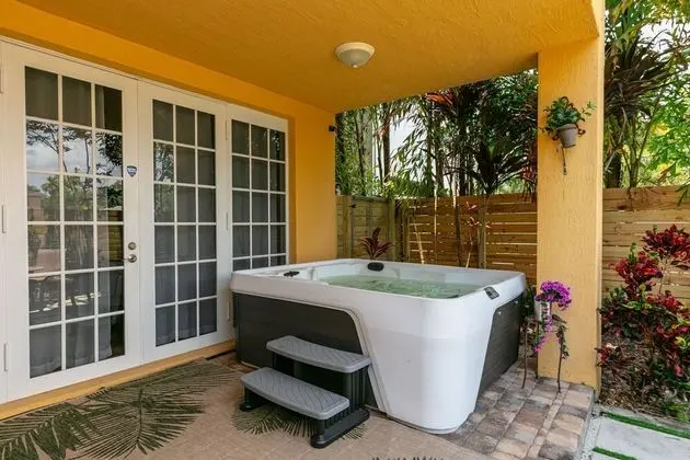 Las Olas Maison de Ville Near Fort Lauderdale Beach - Havuz