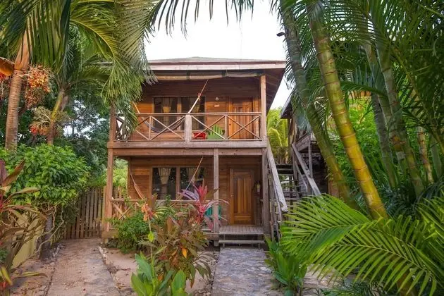 Las Rocas Resort & Dive Center