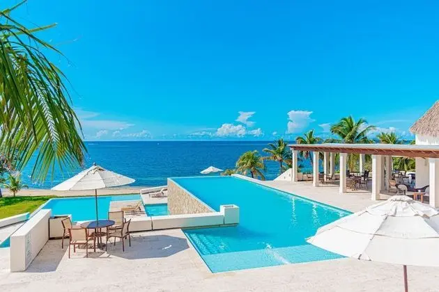 Las Verandas Hotel & Villas