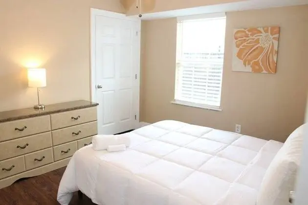 Lasalle 1c/2c · Spacious Gated Units w/ Parking Great for Families
