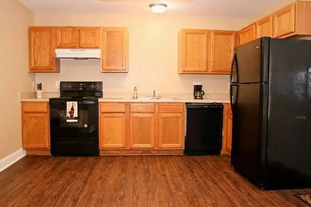 Lasalle 1c/2c · Spacious Gated Units w/ Parking Great for Families - Mutfak