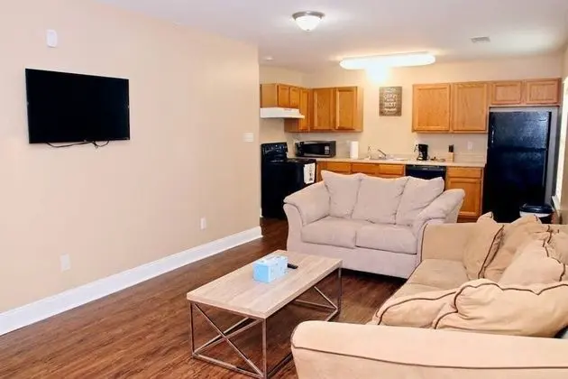 Lasalle 1c/2c · Spacious Gated Units w/ Parking Great for Families - Oda Düzeni