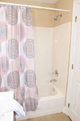 Lasalle 1C · Centrally Located, Gated Apt. Perfect for Groups! - Banyo Tipleri