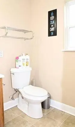 Lasalle 1d/2d · Spacious Unit Great for Groups in Gated Complex! - Banyo Tipleri