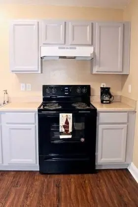 Lasalle 1d/2d · Spacious Unit Great for Groups in Gated Complex! - Mutfak