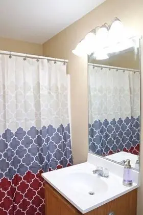 Lasalle - 2D · Spacious Gated Apartment w/ Off Street Parking! - Banyo Tipleri