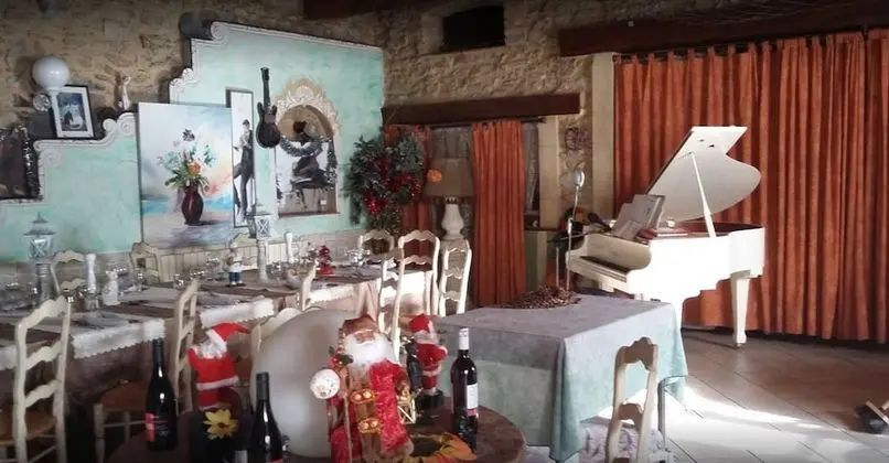 L'Auberge du Moulin de la Tave - Yerinde Yemek