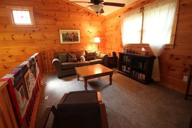 Laughing Bear Cabin - Öne Çıkan Resim