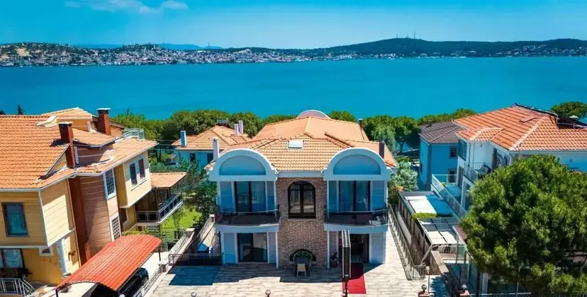 L'aura Cunda Hotel