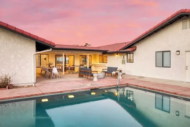 Lava Rocks by Avantstay Gorgeous Desert Haven w/ Pool, Hot Tub, Fire Pit & Ping Pong! - Dış Mekan