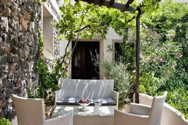 Lava Suites & Lounge