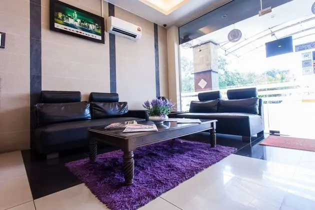 LAVENDER INN PERMAS - Lobi