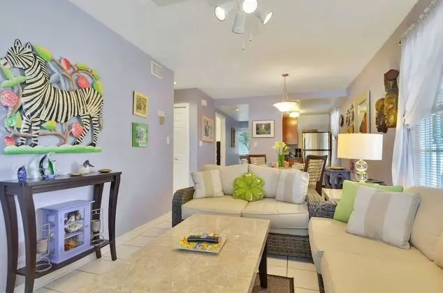 Lavender Jungle by Avantstay Great Location w/ Patio & Shared Pool! Week Long Stays Only