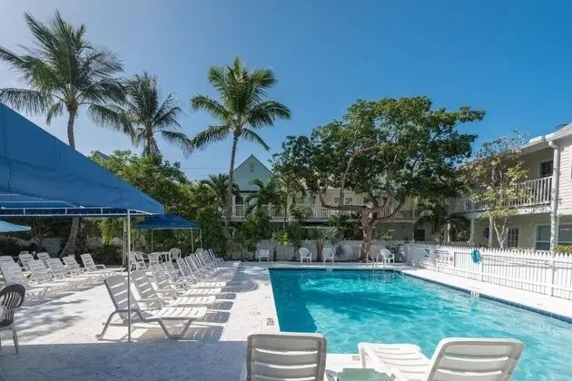 Lavender Jungle by Avantstay Great Location w/ Patio & Shared Pool! Week Long Stays Only