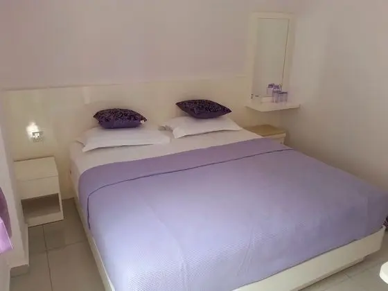 Lavender Riverside Hotel - Hostel
