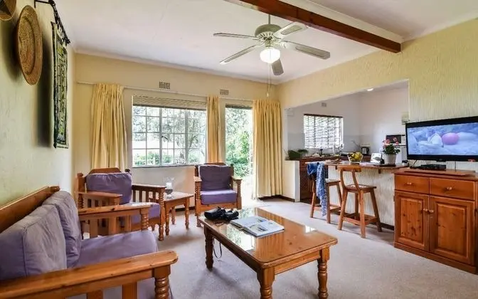 Lavender Tree Spacious Cottage for 23 People