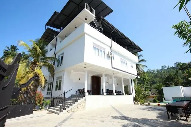 Lavenro Hotel & Resort