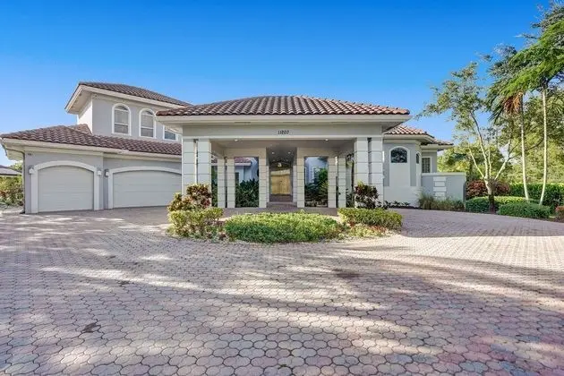 Lavish 8 Br Estate with Pool & Courts - Dış Mekan