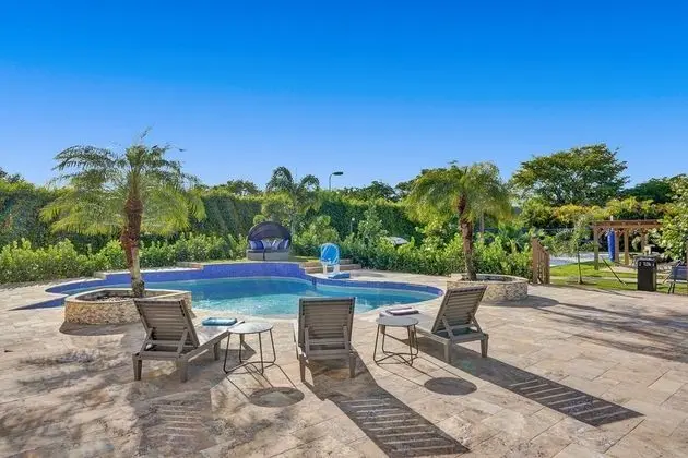 Lavish 8 Br Estate with Pool & Courts - Havuz