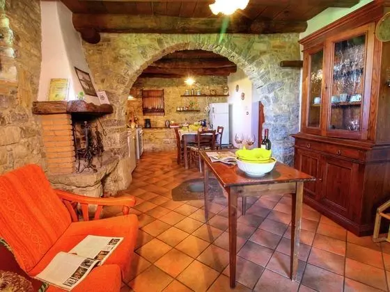 Lavish Farmhouse in Ortignano With Swimming Pool - Yerinde Yemek