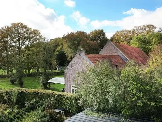 Lavish Farmhouse in Sint Odilienberg With Terrace
