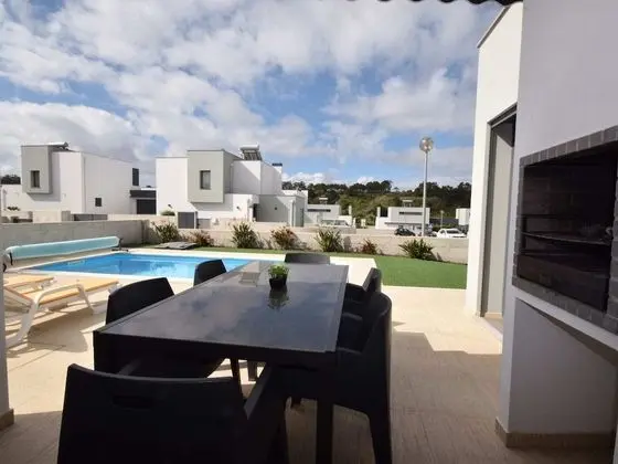 Lavish Villa in Foz do Arelho With Private Swimming Pool - Dış Mekan