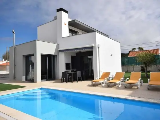 Lavish Villa in Foz do Arelho With Private Swimming Pool - Dış Mekan
