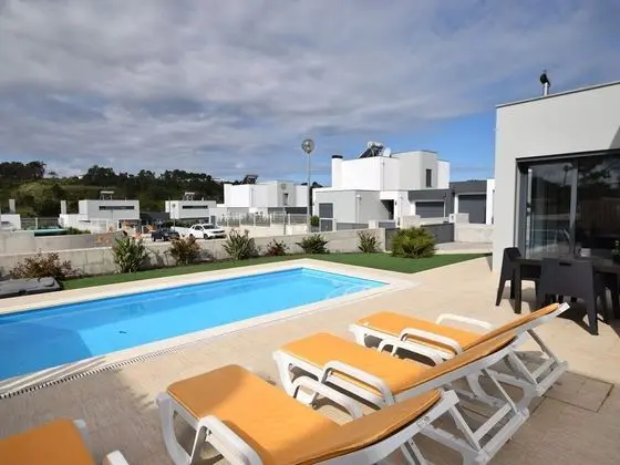 Lavish Villa in Foz do Arelho With Private Swimming Pool - Havuz