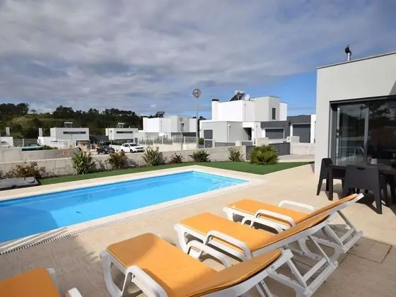 Lavish Villa in Foz do Arelho With Private Swimming Pool - Havuz