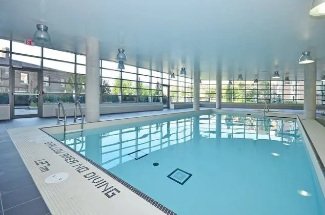 Lavish Suites- New Two Bedroom - Amazing CN Tower View - Havuz