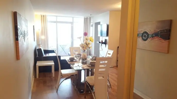 Lavish Suites- New Two Bedroom - Amazing CN Tower View - Oda