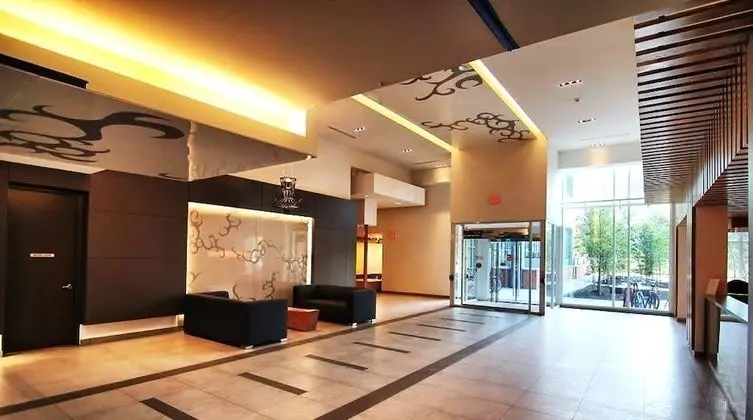 Lavish Suites - Two Story Loft - Downtown Toronto - Lobi
