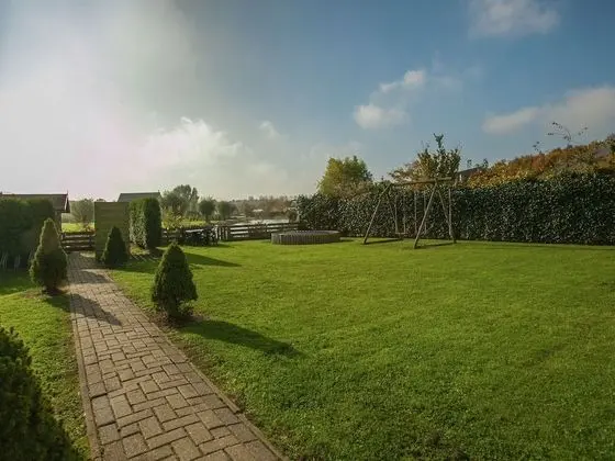 Lavish Villa in Zeewolde With Sauna - Dış Mekan