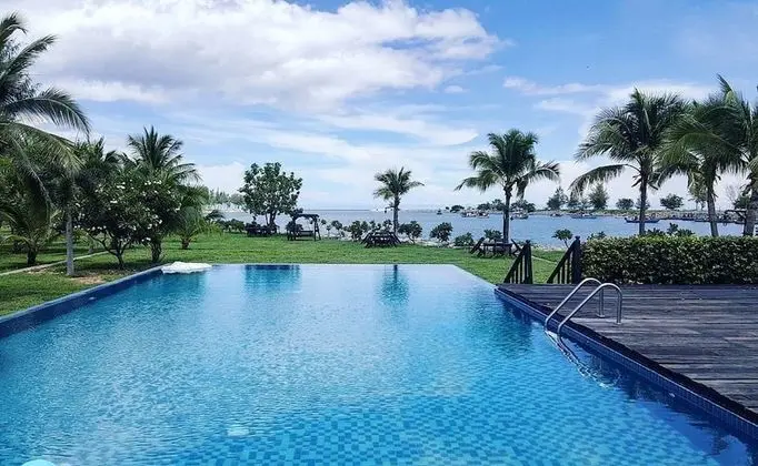 Lawana Escape Beach Resort - Havuz