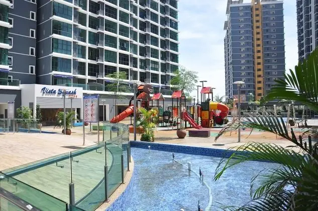 Lawang Suite 2 Bedroom Corner Apartment - Havuz