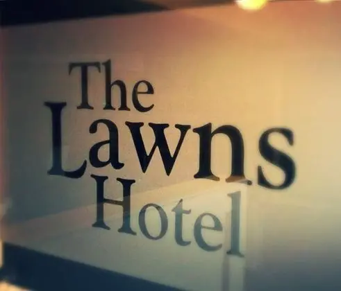 The Lawns Hotel - Lobi