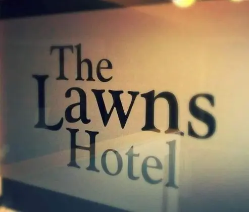 The Lawns Hotel - Lobi