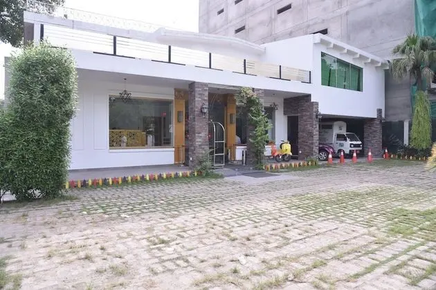 Lawrence View Hotel