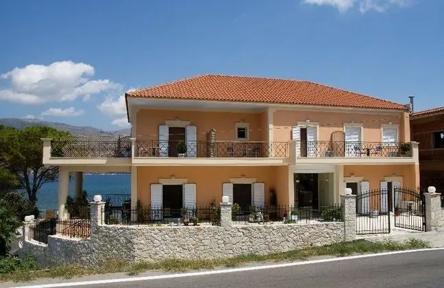 Lazaratos Hotel