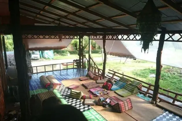 The Lazy Bar And Guesthouse