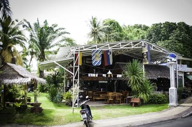 The Lazy Bar And Guesthouse
