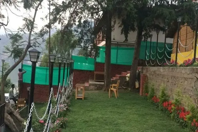 Lazy Bear Resort & Cafe
