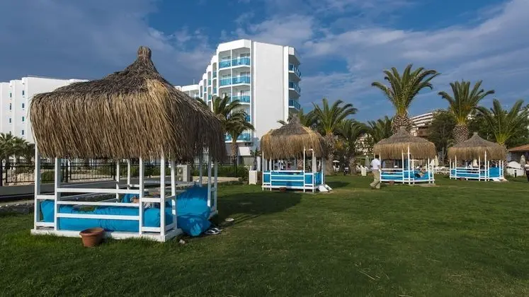 Le Bleu Hotel & Resort - 8