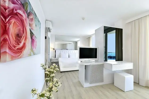 Le Bleu Hotel & Resort - 4