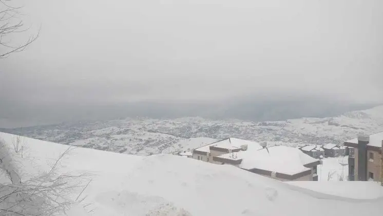 Le Cabanon faqra hills