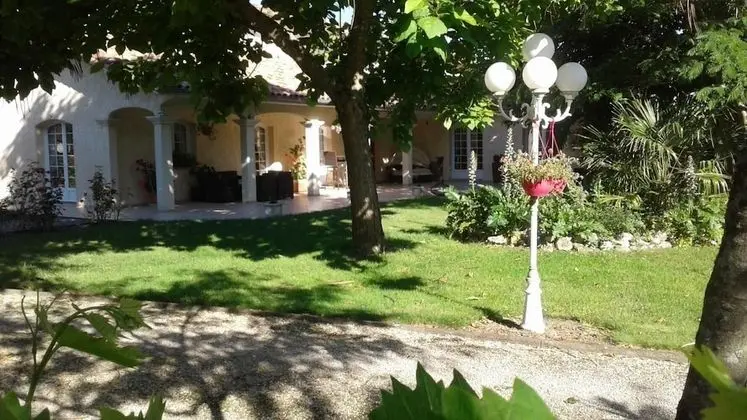 Le Cabassou - Dış Mekan