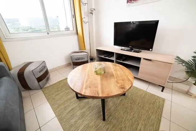 Le Calou, Studio vue Mer et Montagne, Sainte-Clotilde, Keylodge Réunion - İç Mekan