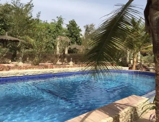Le Campement Calao Du Lac Rose- Glamping - Havuz