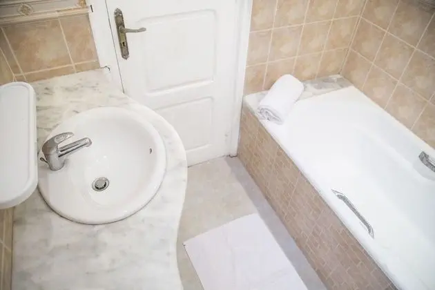 Le Centre-ville Tr s Chic Apt Avec Jardin Marsa - Banyo Tipleri
